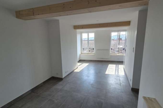 Beau studio entièrement rénové