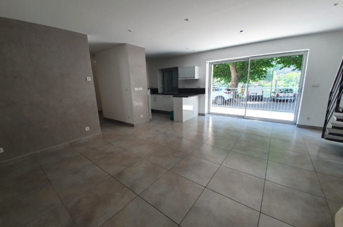 BELLE MAISON DE VILLAGE T3 AU CALME BELLE MAISON DE VILLAGE T3 AU CALME