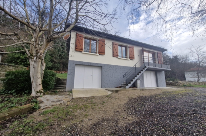 Maison individuelle rénovée T3 60 m² avec jardin de 600 m² Maison individuelle rénovée T3 60 m² avec jardin de 600 m²