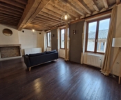 Loft spacieux entièrement meublé en centre-ville