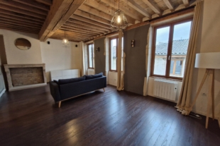 Loft spacieux entièrement meublé en centre-ville Loft spacieux entièrement meublé en centre-ville