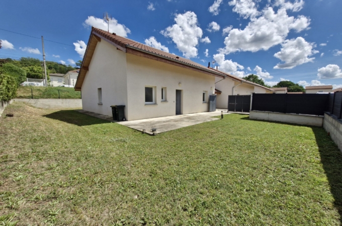 Jolie maison récente T3 de 80 m², mitoyenne d&rsquo;un côté