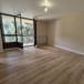Appartement T4 de 80 m² rénové situé au 4ᵉ étage.