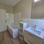 Appartement T4 de 80 m² rénové situé au 4ᵉ étage.