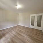 Appartement T4 de 80 m² rénové situé au 4ᵉ étage.