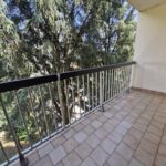 Appartement T4 de 80 m² rénové situé au 4ᵉ étage.